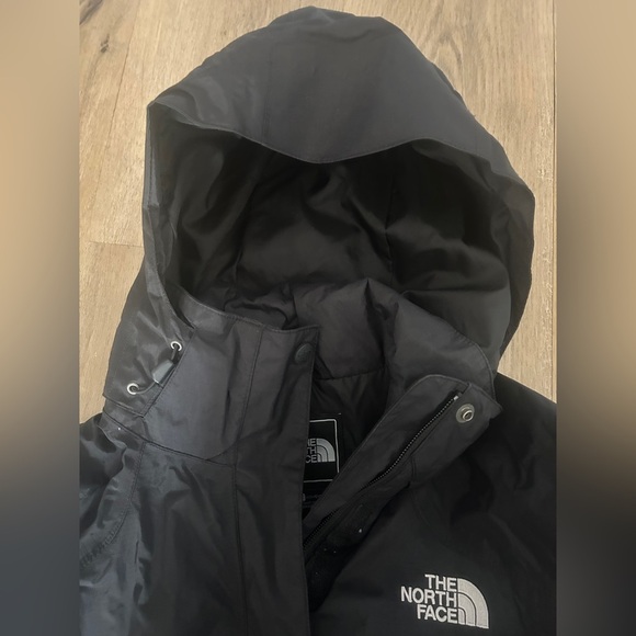 The North Face Woman’s HyVent Jacket, Removable Hood, Vintage- USED - Picture 9 of 13
